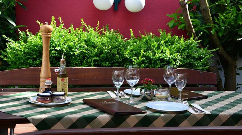 <b>Eden Hotel Restaurant</b>. Images powered by <a href="https://iceportal.shijigroup.com/" title="IcePortal" target="_blank">IcePortal</a>.