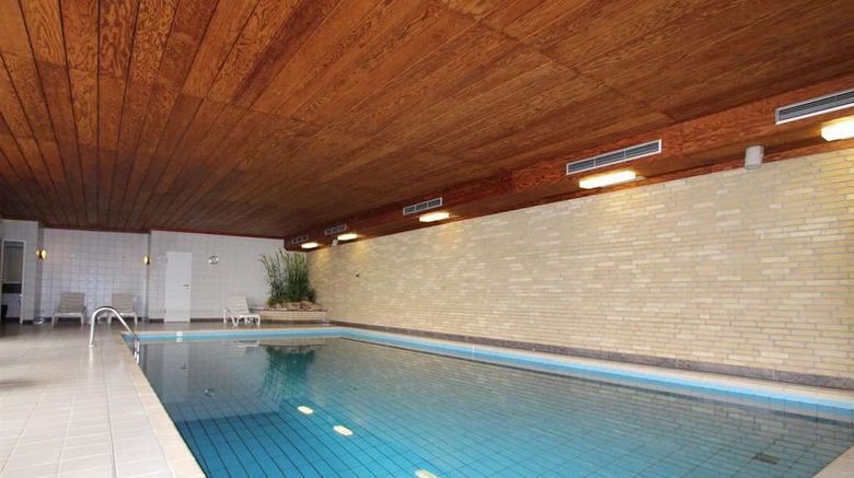 <b>Eden Hotel Pool</b>. Images powered by <a href="https://iceportal.shijigroup.com/" title="IcePortal" target="_blank">IcePortal</a>.