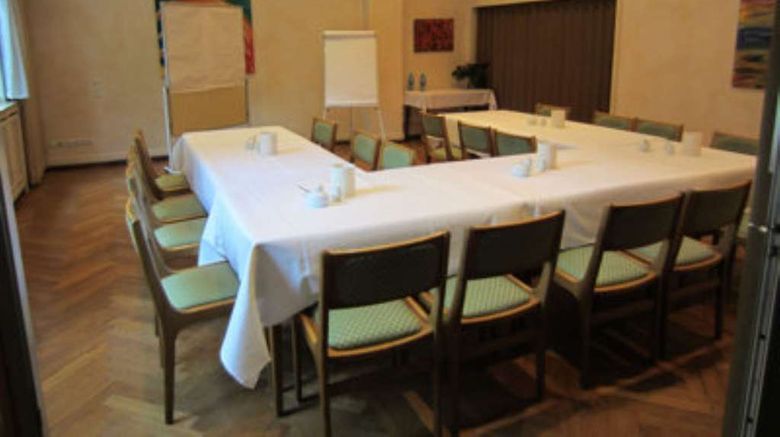 <b>Hotel Gildenhof Meeting</b>. Images powered by <a href="https://iceportal.shijigroup.com/" title="IcePortal" target="_blank">IcePortal</a>.