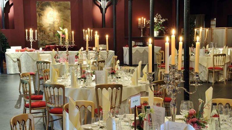 <b>Hotel Linslerhof Restaurant</b>. Images powered by <a href="https://iceportal.shijigroup.com/" title="IcePortal" target="_blank">IcePortal</a>.