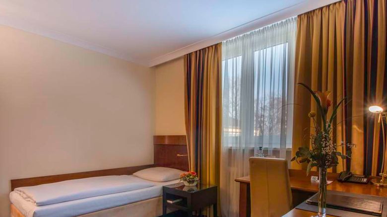 <b>Hotel Gloecklhofer Room</b>. Images powered by <a href="https://iceportal.shijigroup.com/" title="IcePortal" target="_blank">IcePortal</a>.