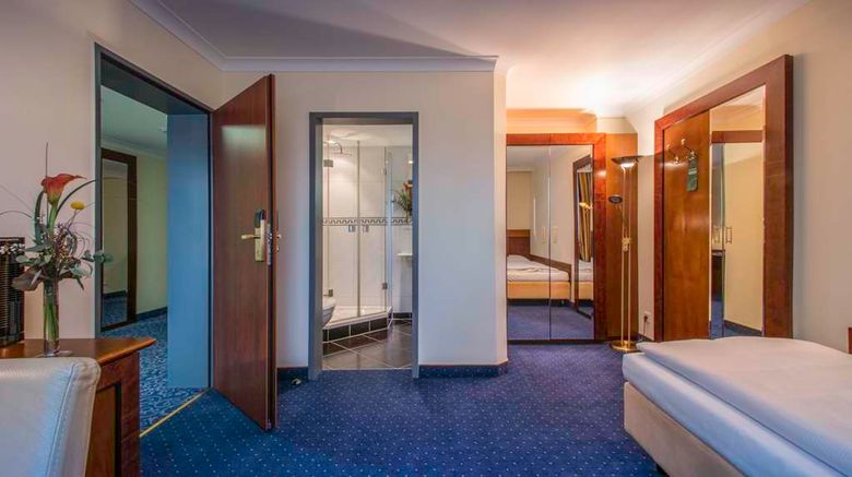 <b>Hotel Gloecklhofer Room</b>. Images powered by <a href="https://iceportal.shijigroup.com/" title="IcePortal" target="_blank">IcePortal</a>.