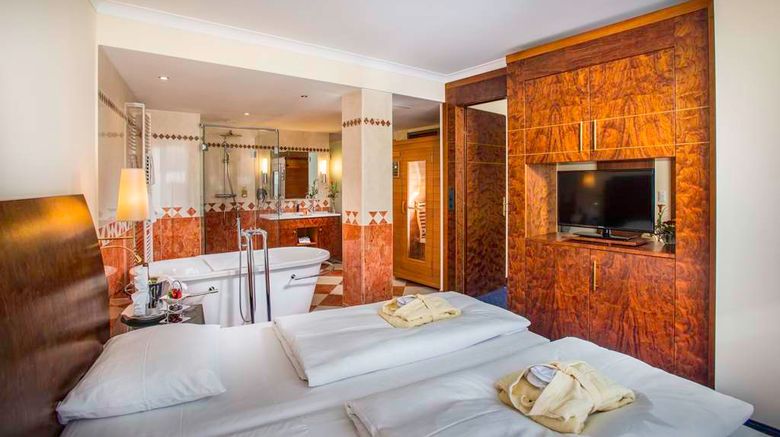 <b>Hotel Gloecklhofer Room</b>. Images powered by <a href="https://iceportal.shijigroup.com/" title="IcePortal" target="_blank">IcePortal</a>.