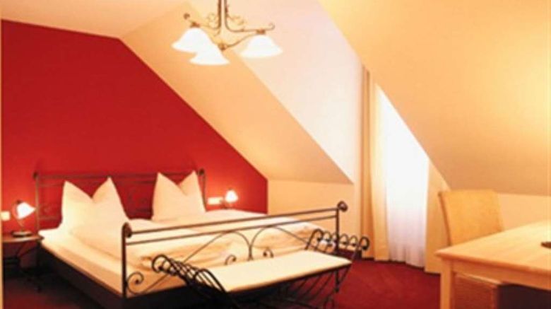 <b>Hotel Eurohof Room</b>. Images powered by <a href="https://iceportal.shijigroup.com/" title="IcePortal" target="_blank">IcePortal</a>.
