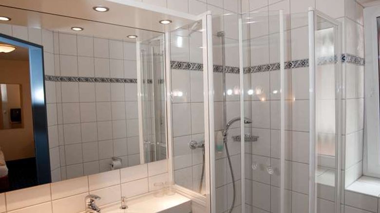 <b>Hotel Hubertus Room</b>. Images powered by <a href="https://iceportal.shijigroup.com/" title="IcePortal" target="_blank">IcePortal</a>.