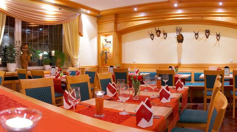 <b>Hotel Hubertus Restaurant</b>. Images powered by <a href="https://iceportal.shijigroup.com/" title="IcePortal" target="_blank">IcePortal</a>.