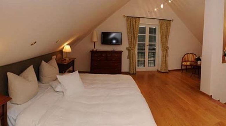 <b>Moosburger Hof Hotel Room</b>. Images powered by <a href="https://iceportal.shijigroup.com/" title="IcePortal" target="_blank">IcePortal</a>.