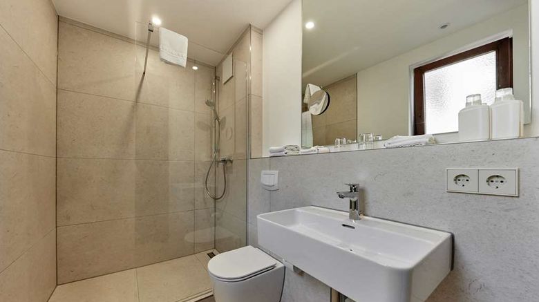 <b>Zum Roten Baeren Room</b>. Images powered by <a href="https://iceportal.shijigroup.com/" title="IcePortal" target="_blank">IcePortal</a>.