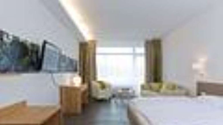 <b>Hotel Alexandersbad Suite</b>. Images powered by <a href="https://iceportal.shijigroup.com/" title="IcePortal" target="_blank">IcePortal</a>.