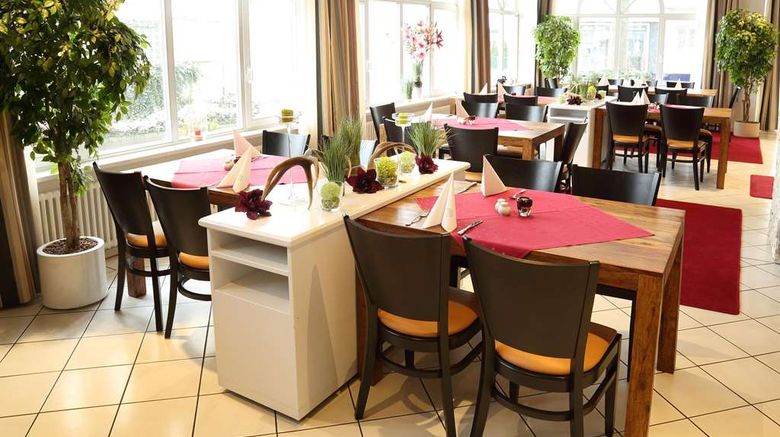 <b>Lobinger-Hotel Weisses Ross Restaurant</b>. Images powered by <a href="https://iceportal.shijigroup.com/" title="IcePortal" target="_blank">IcePortal</a>.