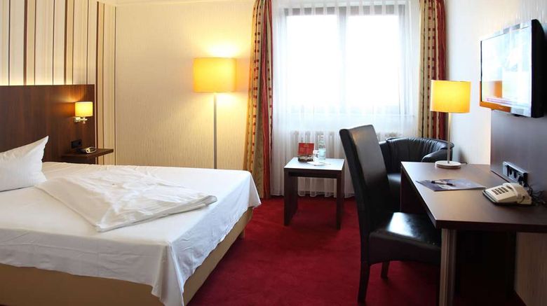 <b>Lobinger-Hotel Weisses Ross Room</b>. Images powered by <a href="https://iceportal.shijigroup.com/" title="IcePortal" target="_blank">IcePortal</a>.