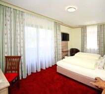 Schmelmer Hof Hotel Room