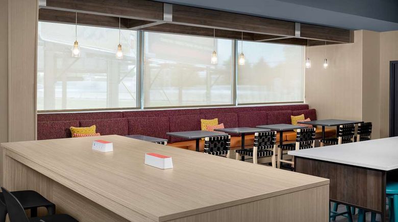 <b>Tru by Hilton Columbus East Broad Restaurant</b>. Images powered by <a href="https://iceportal.shijigroup.com/" title="IcePortal" target="_blank">IcePortal</a>.