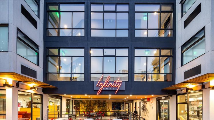Infinity Hotel, Tapestry Collection Exterior