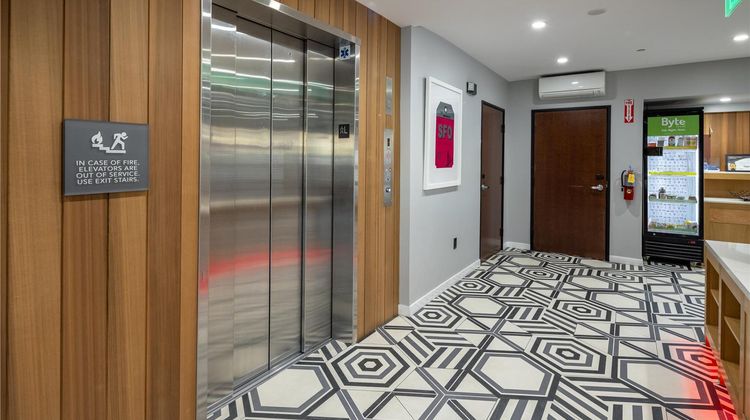 Infinity Hotel, Tapestry Collection Lobby