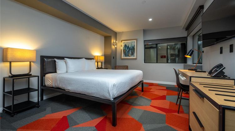 Infinity Hotel, Tapestry Collection Room