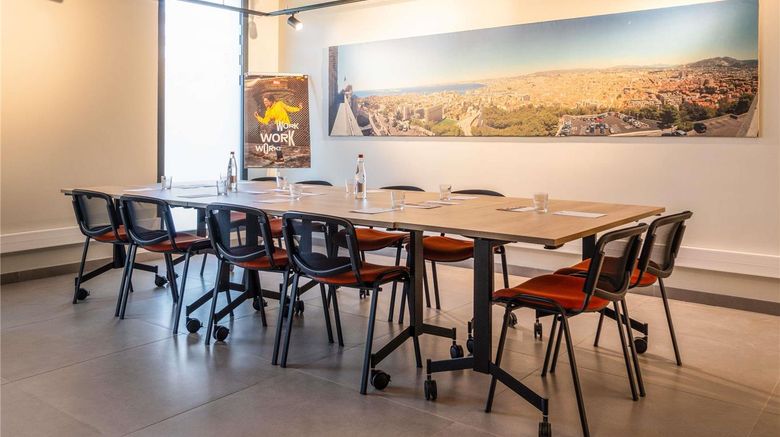 <b>Ibis Marseille Marignane Technopole Meeting</b>. Images powered by <a href="https://iceportal.shijigroup.com/" title="IcePortal" target="_blank">IcePortal</a>.