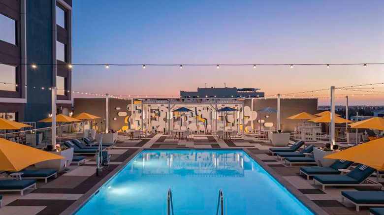 <b>Hilton Buena Park Pool</b>. Images powered by <a href="https://iceportal.shijigroup.com/" title="IcePortal" target="_blank">IcePortal</a>.