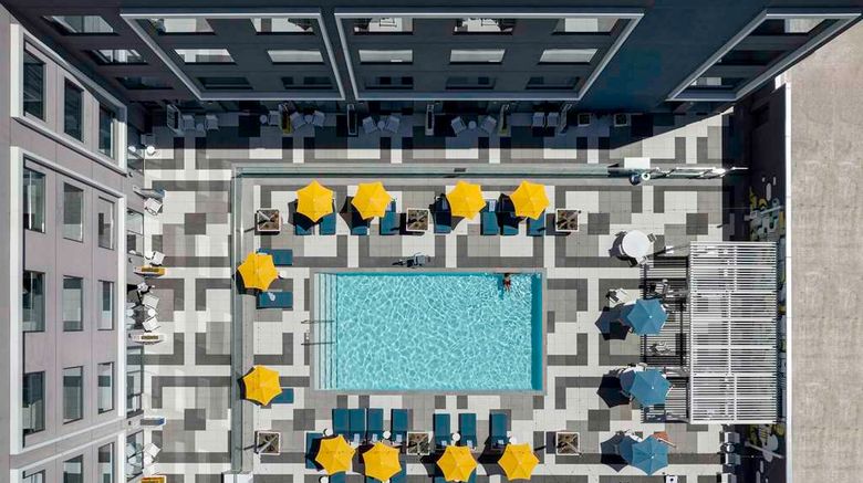 <b>Hilton Buena Park Pool</b>. Images powered by <a href="https://iceportal.shijigroup.com/" title="IcePortal" target="_blank">IcePortal</a>.