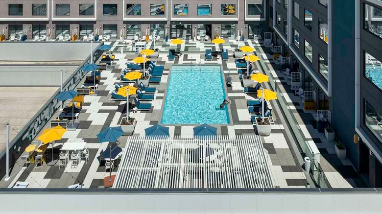 <b>Hilton Buena Park Pool</b>. Images powered by <a href="https://iceportal.shijigroup.com/" title="IcePortal" target="_blank">IcePortal</a>.