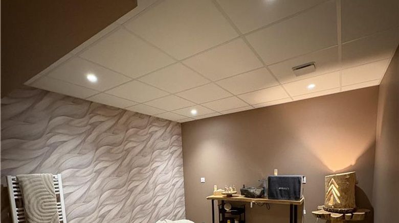 <b>Best Western Hotel Coeur de Maurienne Spa</b>. Images powered by <a href="https://iceportal.shijigroup.com/" title="IcePortal" target="_blank">IcePortal</a>.