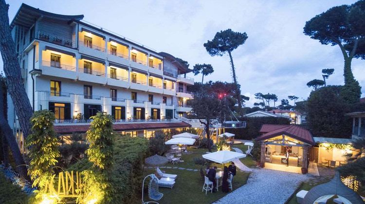 Hotel Acapulco Exterior