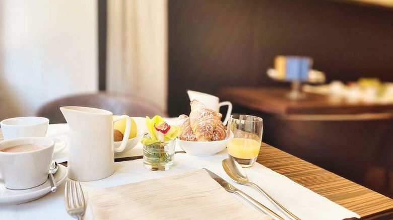 <b>Divina Luxury Hotel Restaurant</b>. Images powered by <a href="https://iceportal.shijigroup.com/" title="IcePortal" target="_blank">IcePortal</a>.