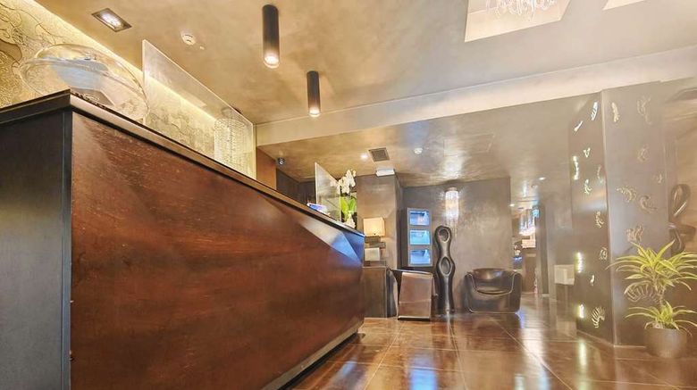 <b>Divina Luxury Hotel Lobby</b>. Images powered by <a href="https://iceportal.shijigroup.com/" title="IcePortal" target="_blank">IcePortal</a>.