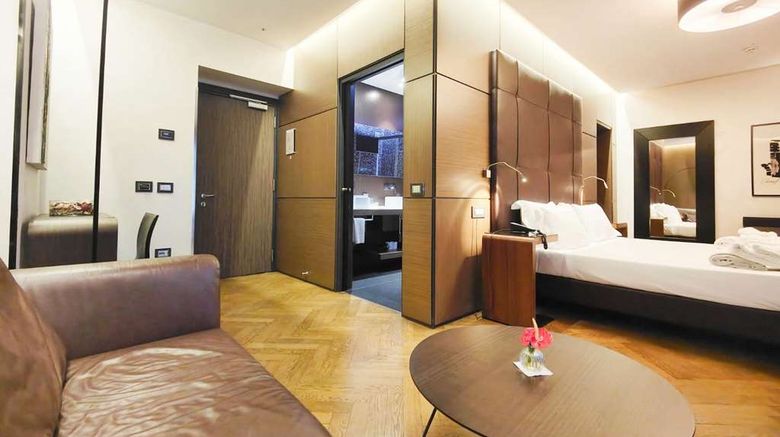<b>Divina Luxury Hotel Room</b>. Images powered by <a href="https://iceportal.shijigroup.com/" title="IcePortal" target="_blank">IcePortal</a>.