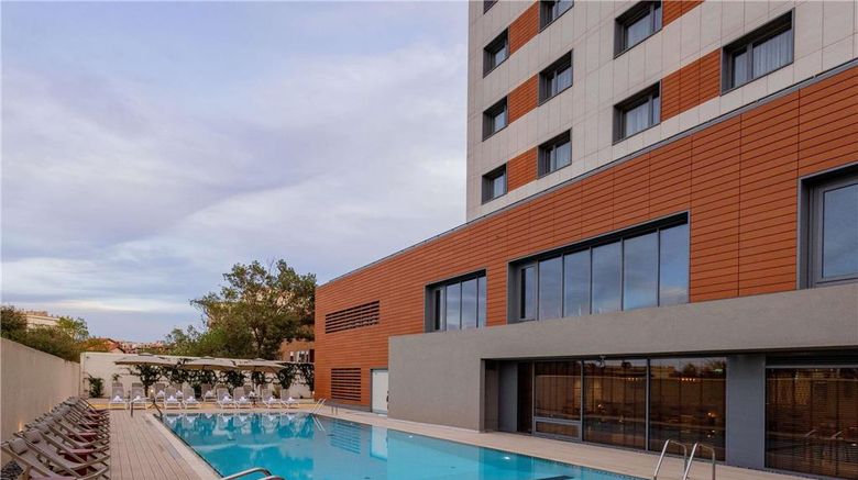 <b>Mercure Alger Palais Des Congres Pool</b>. Images powered by <a href="https://iceportal.shijigroup.com/" title="IcePortal" target="_blank">IcePortal</a>.