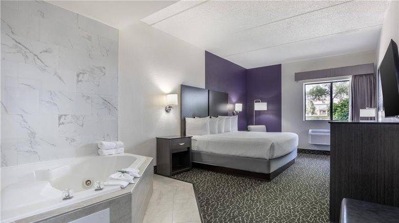 <b>Best Western Bolingbrook Hotel Room</b>. Images powered by <a href="https://iceportal.shijigroup.com/" title="IcePortal" target="_blank">IcePortal</a>.