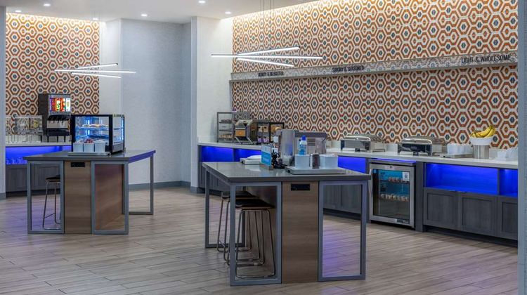 Tru by Hilton Airport Medical Center Restaurant