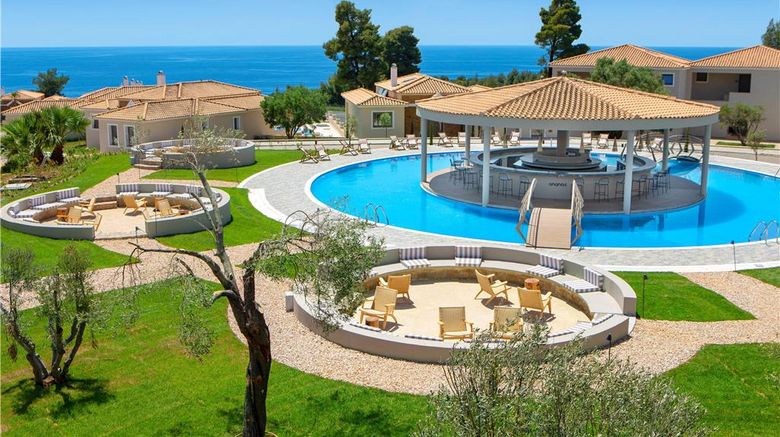 <b>Ajul Luxury Hotel & Spa Resort, Registry Pool</b>. Images powered by <a href="https://iceportal.shijigroup.com/" title="IcePortal" target="_blank">IcePortal</a>.