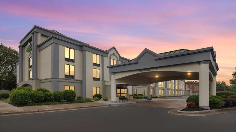 <b>Wingate by Wyndham Greensboro/Coliseum Exterior</b>. Images powered by <a href="https://iceportal.shijigroup.com/" title="IcePortal" target="_blank">IcePortal</a>.