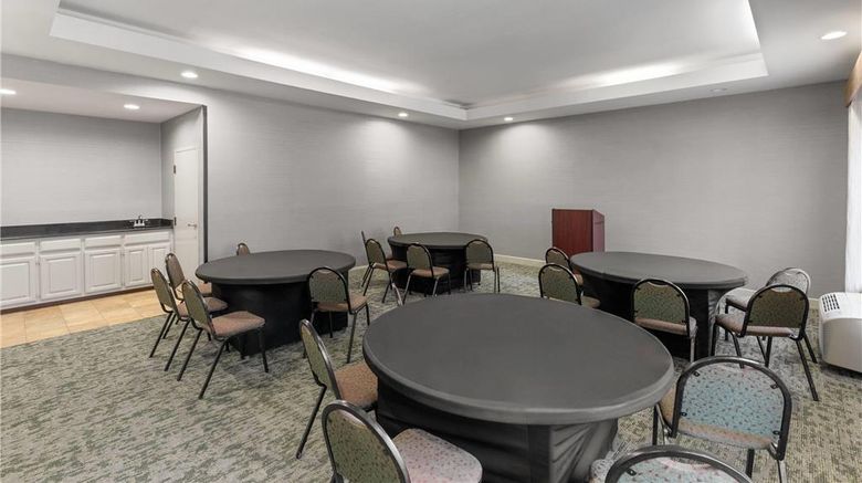 <b>Wingate by Wyndham Greensboro/Coliseum Meeting</b>. Images powered by <a href="https://iceportal.shijigroup.com/" title="IcePortal" target="_blank">IcePortal</a>.