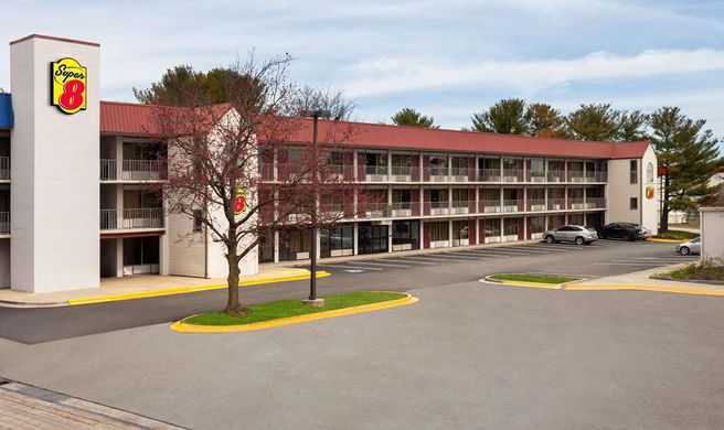 Super 8 by Wyndham Baltimore Northwest Exterior