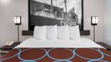 Super 8 by Wyndham Baltimore Northwest Room