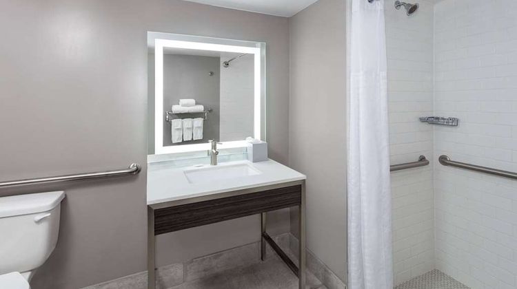 Super 8 by Wyndham Baltimore Northwest Room