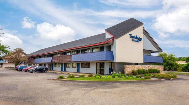 Travelodge by Wyndham Peoria Exterior