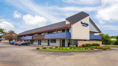 Travelodge by Wyndham Peoria