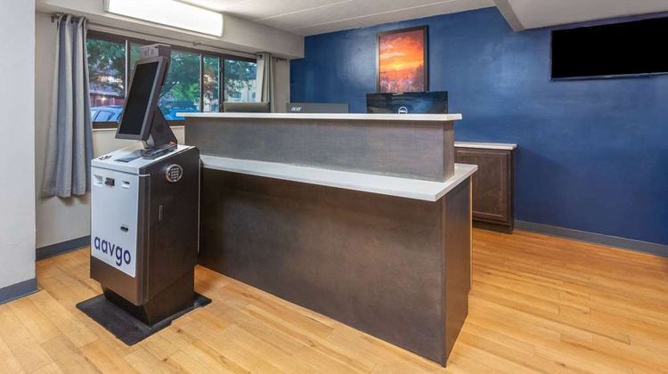 Travelodge by Wyndham Peoria Lobby