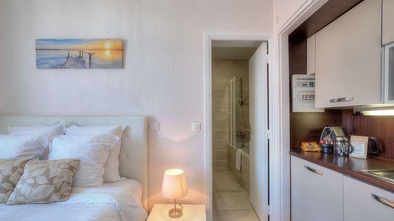 <b>Maison Lamartine Room</b>. Images powered by <a href="https://iceportal.shijigroup.com/" title="IcePortal" target="_blank">IcePortal</a>.
