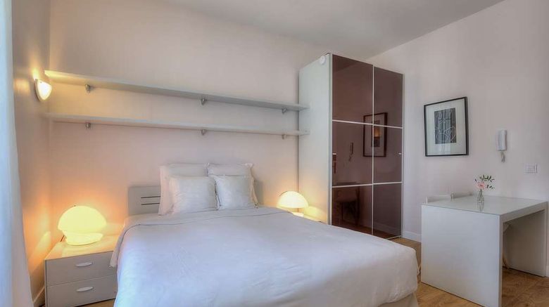 <b>Maison Lamartine Room</b>. Images powered by <a href="https://iceportal.shijigroup.com/" title="IcePortal" target="_blank">IcePortal</a>.