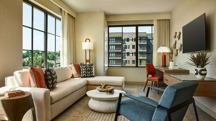 Lively Hotel on Oak-Tapestry by Hilton Room
