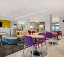 Home2 Suites by Hilton Airport Lobby