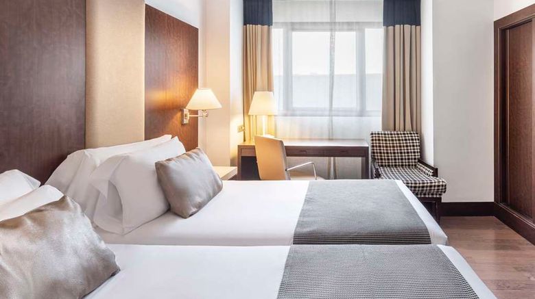 <b>Hotel Catalonia El Retiro Room</b>. Images powered by <a href="https://iceportal.shijigroup.com/" title="IcePortal" target="_blank">IcePortal</a>.