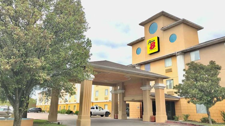 Super 8 by Wyndham Temple I35 Exterior