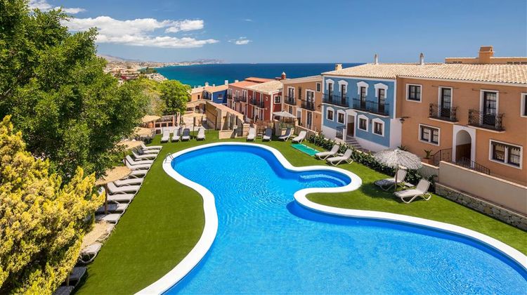Occidental Pueblo Acantilado Pool