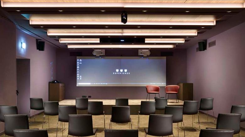 <b>Milano Verticale UNA Esperienze Meeting</b>. Images powered by <a href="https://iceportal.shijigroup.com/" title="IcePortal" target="_blank">IcePortal</a>.