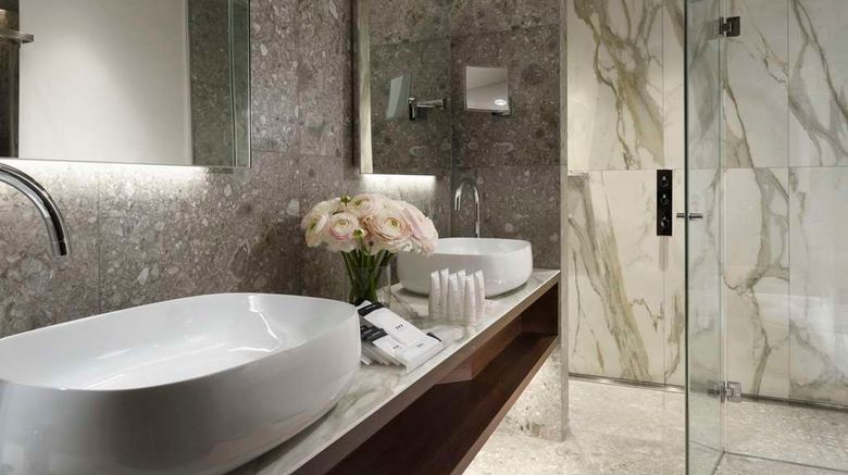 <b>Milano Verticale UNA Esperienze Suite</b>. Images powered by <a href="https://iceportal.shijigroup.com/" title="IcePortal" target="_blank">IcePortal</a>.
